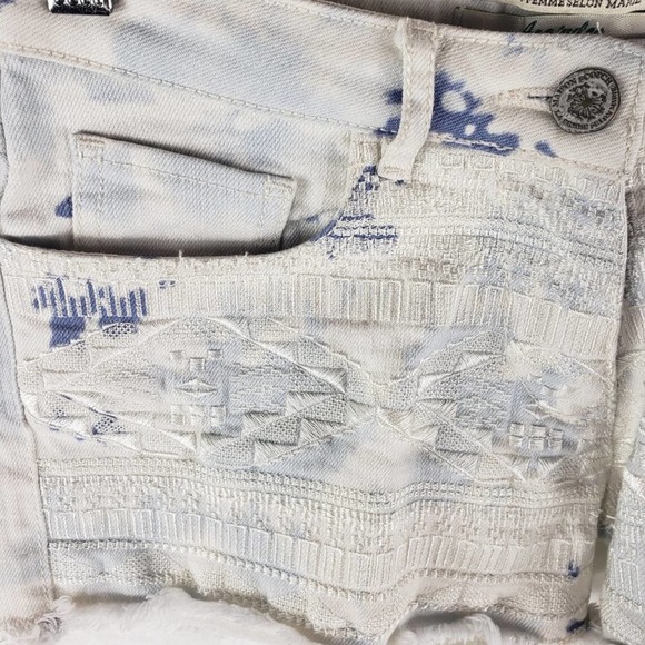 Boho Maison Scotch Acapulco embroidered raw hem denim shorts - Picture 8 of 9